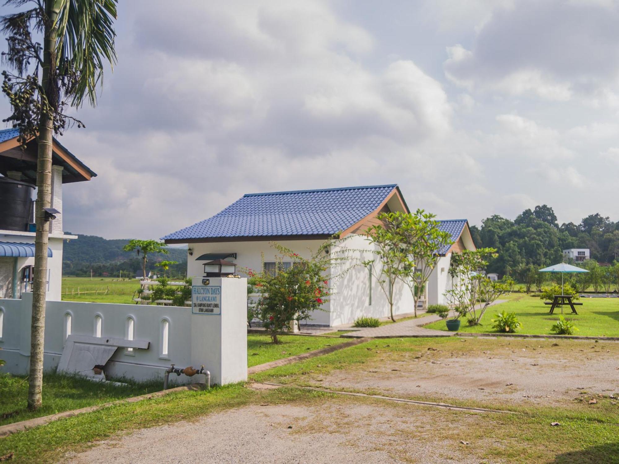 Halcyon Days @ Langkawi Apartment Pantai Cenang  Ngoại thất bức ảnh